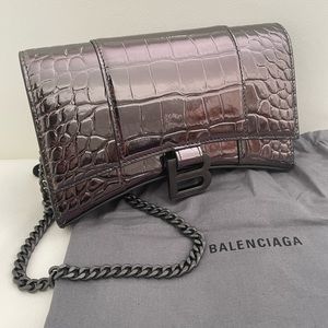 HOURGLASS WALLET WITH CHAIN (super rare dark silver/gunmetal color)